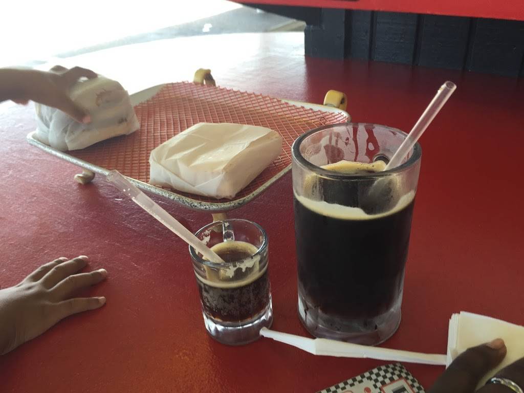 Fundays, The Root Beer Stand | restaurant | 1345 4th St NW, New Philadelphia, OH 44663, USA | 3303438856 OR +1 330-343-8856