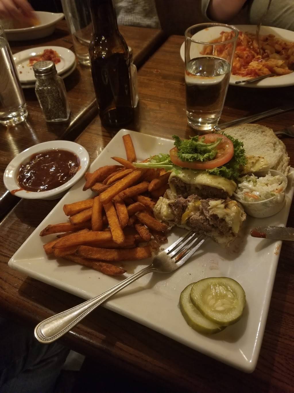 The Lodge on 64 | restaurant | 41W379 IL-64, St. Charles, IL 60175, USA | 6304438000 OR +1 630-443-8000