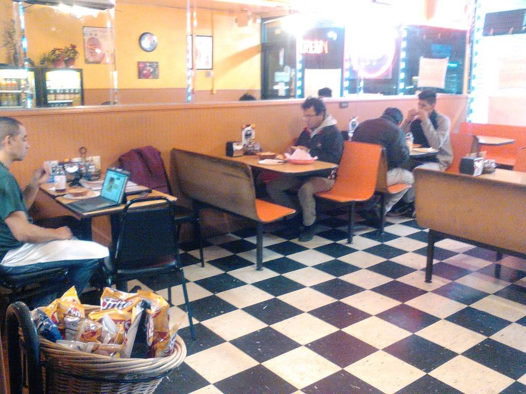 Giannis Pizzeria | restaurant | 1504 Roosevelt Ave, Carteret, NJ 07008, USA | 7325415004 OR +1 732-541-5004