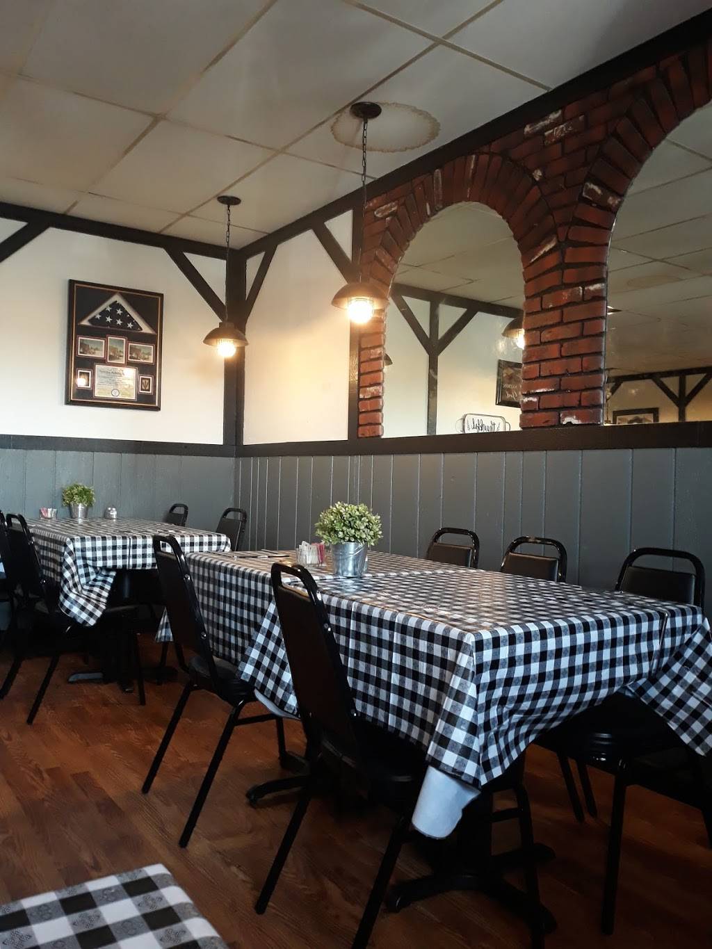 Angies Pizza | restaurant | 6932 Hillside Rd, Independence, OH 44131, USA | 2165248100 OR +1 216-524-8100