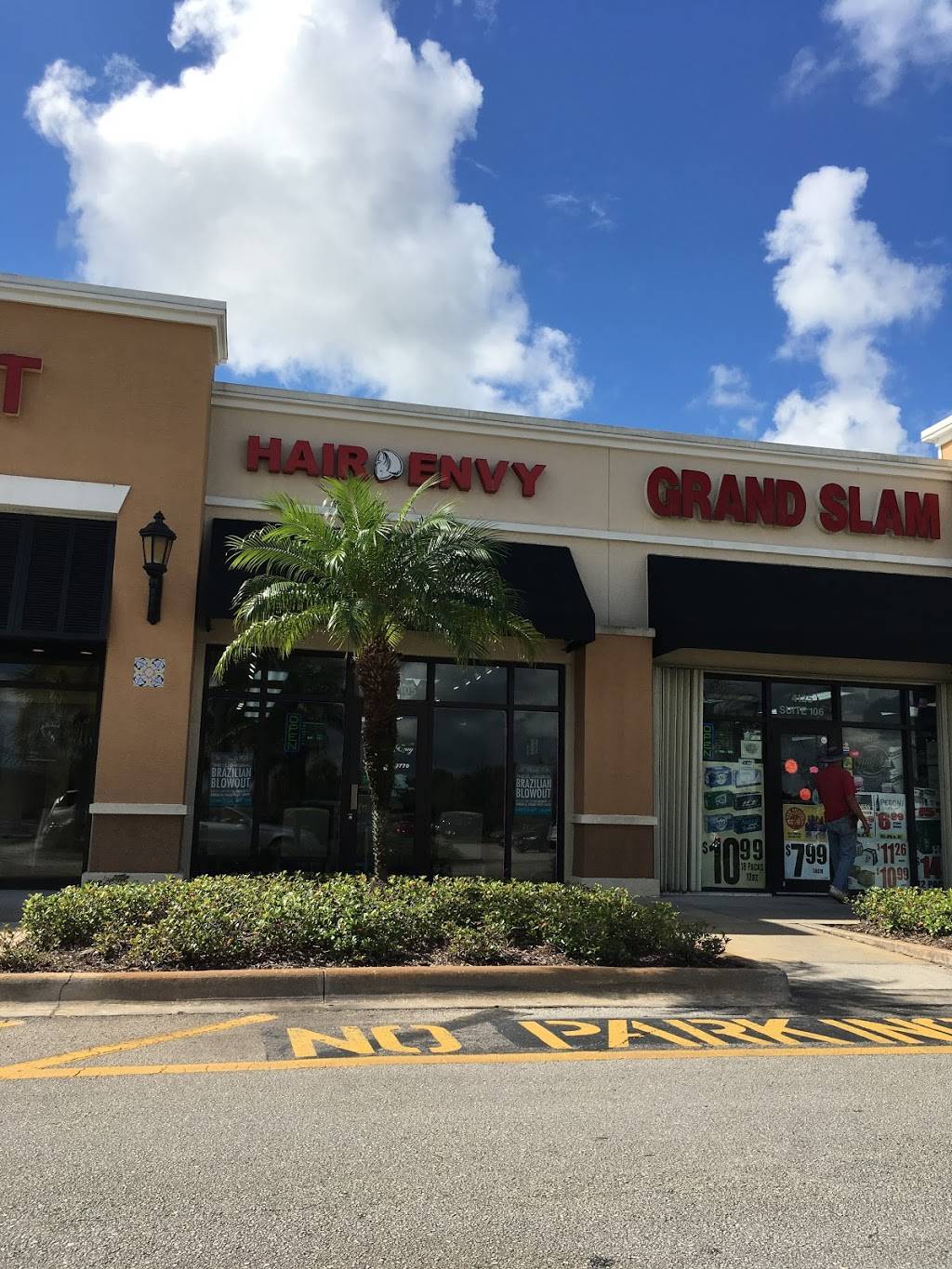 South Point | shopping mall | 4125 9th St SW, Vero Beach, FL 32968, USA | 5616302300 OR +1 561-630-2300