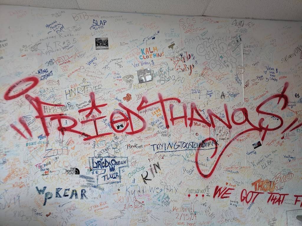 Rj’s Fried Thangs | restaurant | 915 Dort Hwy, Flint, MI 48503, USA | 8107682000 OR +1 810-768-2000