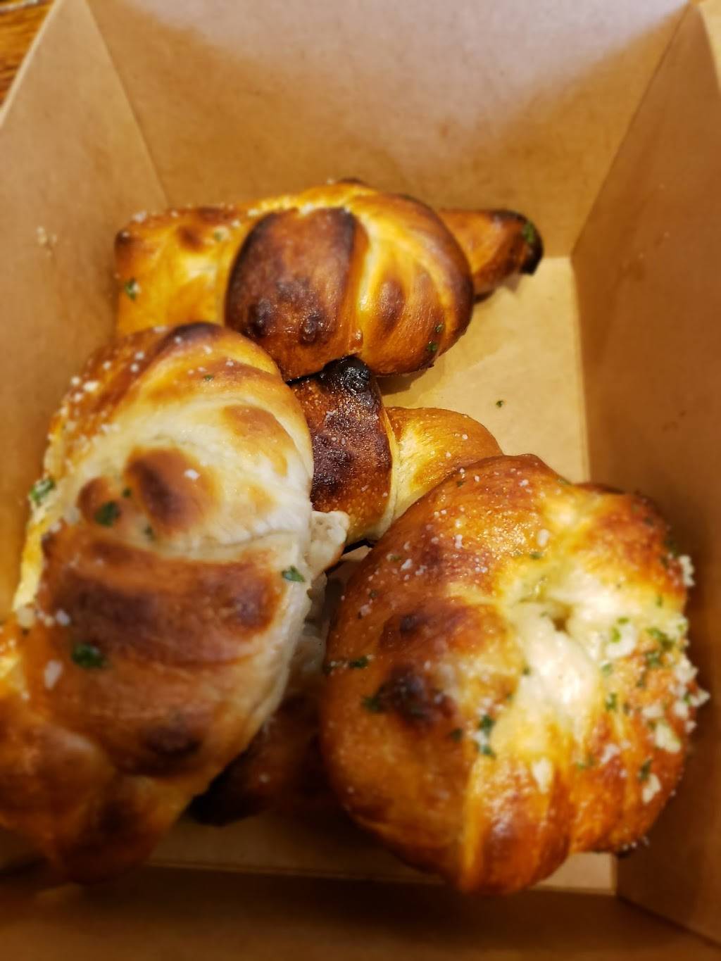 Violas Pizza Company | restaurant | 7 Lynn St Box 24, Viola, TN 37394, USA | 9316355000 OR +1 931-635-5000