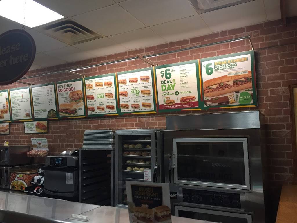 Subway | restaurant | 809 Short St, Decorah, IA 52101, USA | 5633825666 OR +1 563-382-5666