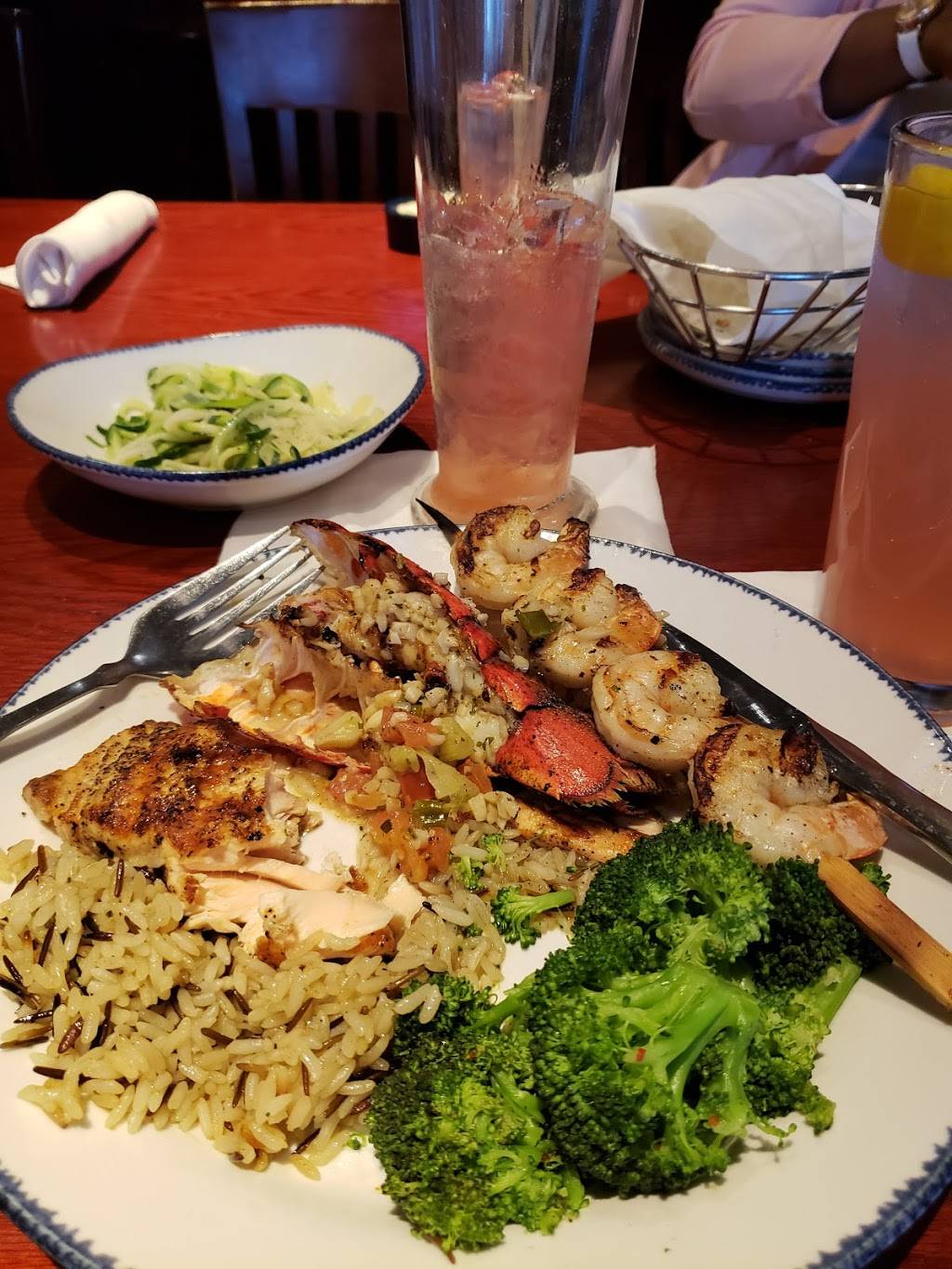 Red Lobster | restaurant | 170 E Beltline Pkwy, Alton, IL 62002, USA | 6184656554 OR +1 618-465-6554