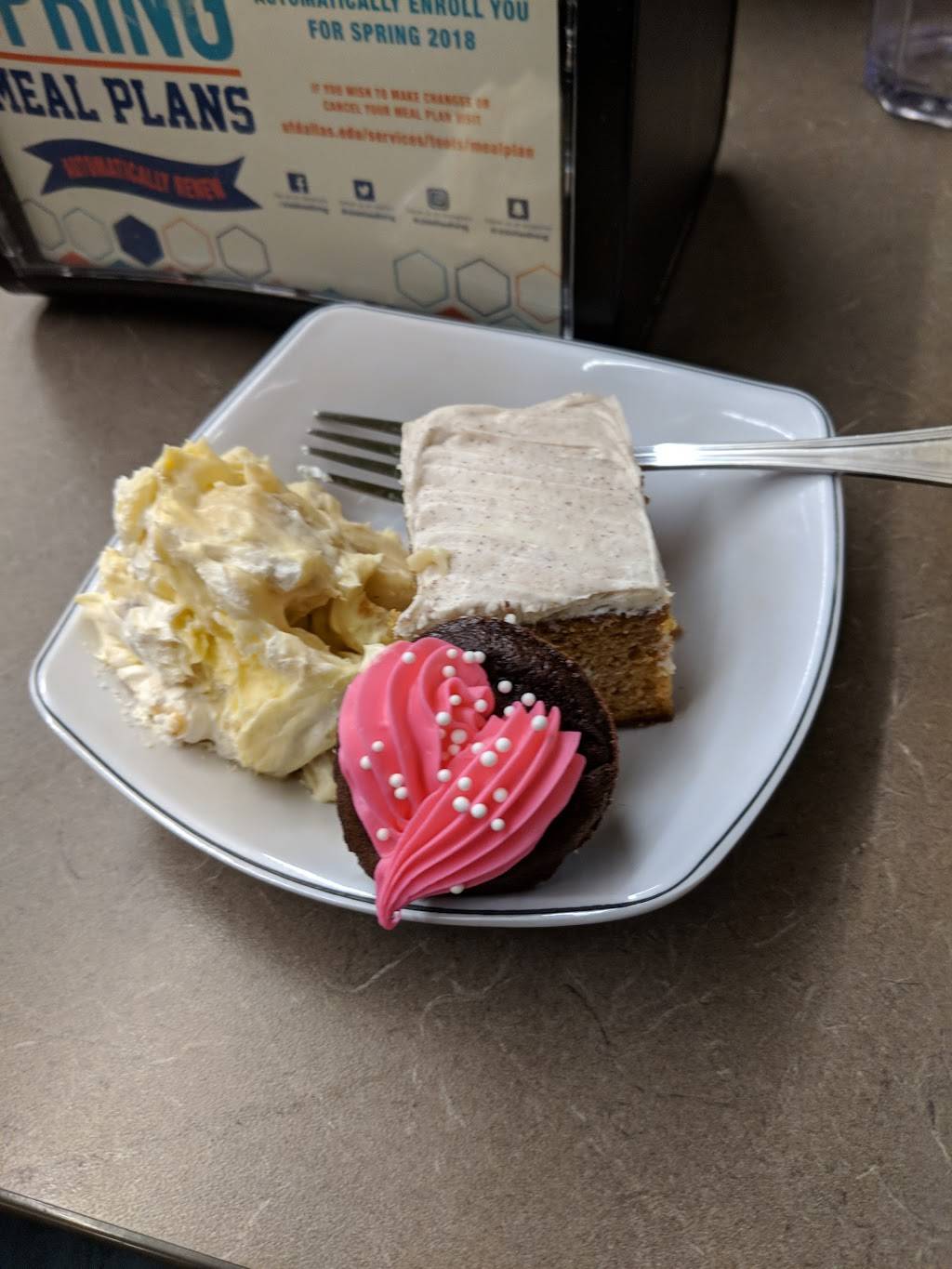 Dining Hall West | restaurant | 800 W Campbell Rd, Richardson, TX 75080, USA | 9728836248 OR +1 972-883-6248