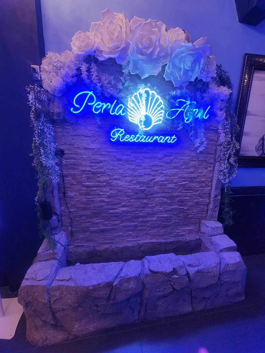 Perla Azul | restaurant | website is: https://perlaazullahabra.com, 151 W Whittier Blvd, La Habra, CA 90631, USA | 5624483298 OR +1 562-448-3298