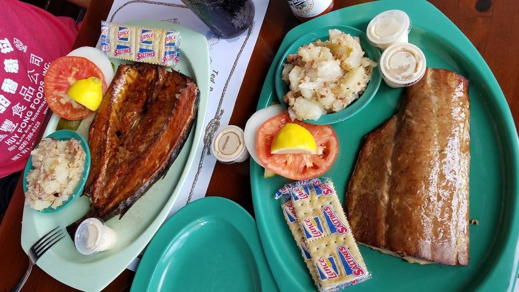 Ted Peters Famous Smoked Fish | restaurant | 1350 Pasadena Ave S, St. Petersburg, FL 33707, USA | 7273817931 OR +1 727-381-7931