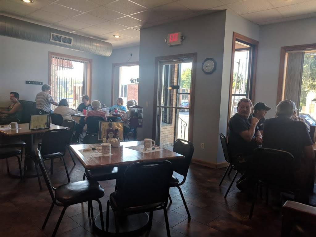 Ravenna Round Table | restaurant | 12396 Stafford St, Ravenna, MI 49451, USA | 2318532106 OR +1 231-853-2106