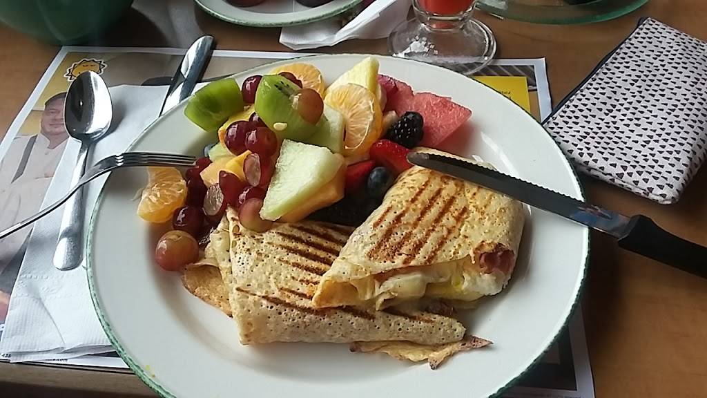 Cora Déjeuners | restaurant | 3437 Boulevard Sainte-Anne, Québec, QC G1E 3L4, Canada | 4186636767 OR +1 418-663-6767