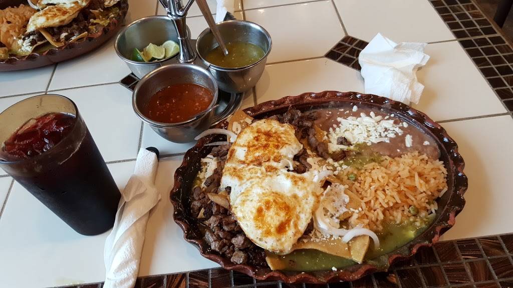 El Pueblito | restaurant | 1027 Dillerville Rd, Lancaster, PA 17603, USA | 7173939411 OR +1 717-393-9411