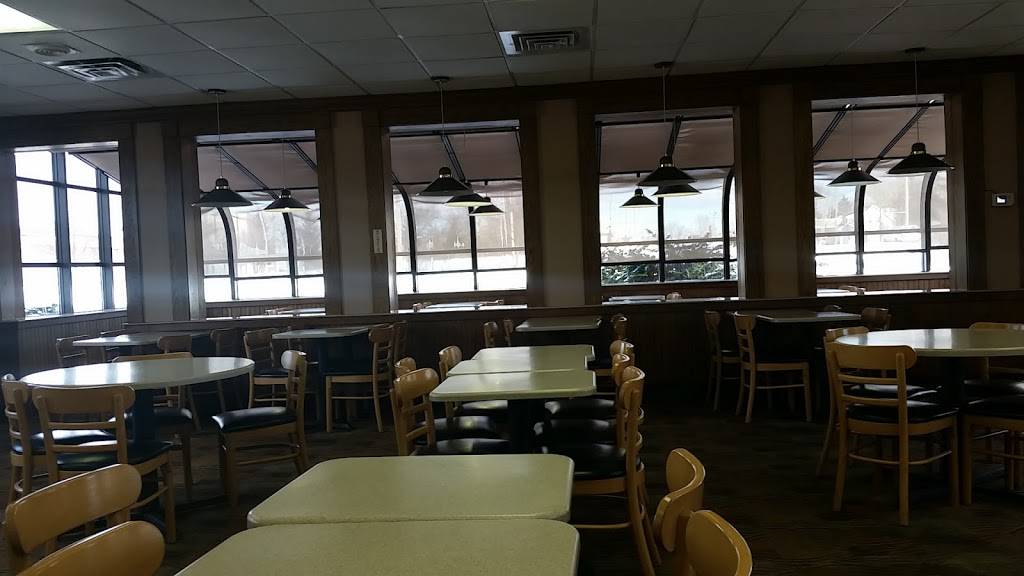 Wendys | restaurant | 413 S Cedar St, Lansing, MI 48912, USA | 5174845776 OR +1 517-484-5776