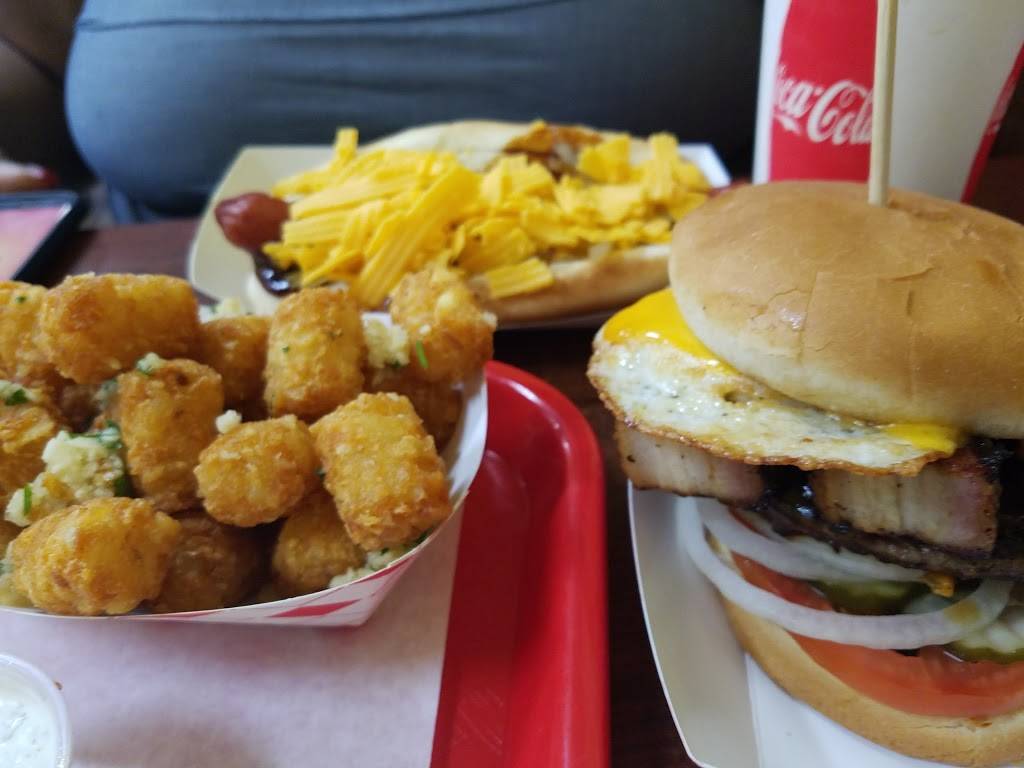 Fab Hot Dogs | restaurant | 19417 Victory Blvd, Reseda, CA 91335, USA | 8183444336 OR +1 818-344-4336