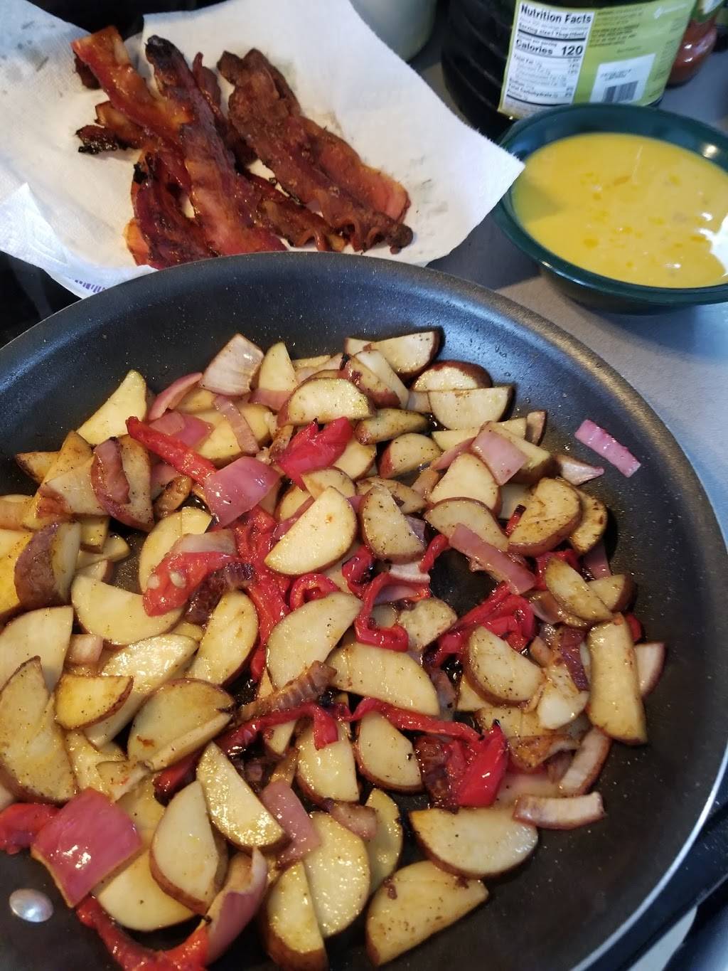 Whites Shopping Center | restaurant | 7395 US-64, Manns Harbor, NC 27953, USA | 2524732256 OR +1 252-473-2256