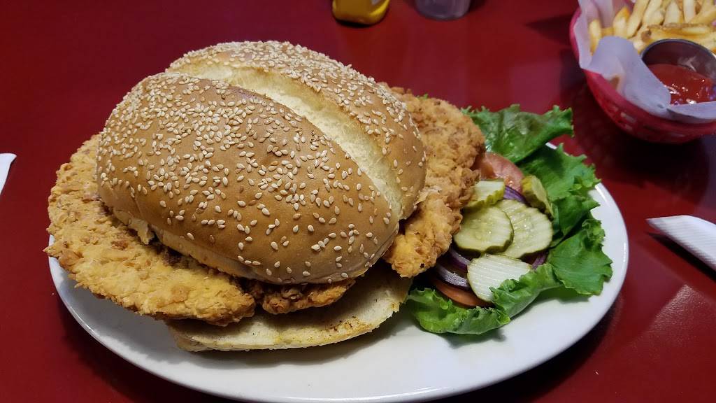 Side Pockets - North | restaurant | 600 NW Englewood Rd, Kansas City, MO 64118, USA | 8164559900 OR +1 816-455-9900