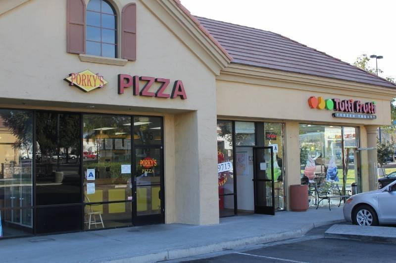 Porkys Pizza | restaurant | 2210 Griffin Way #106, Corona, CA 92879, USA | 9513717600 OR +1 951-371-7600