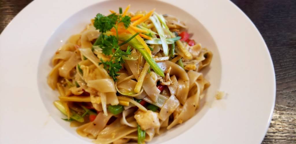 Yayas Thai Restaurant | restaurant | 9226 Potranco Rd #103, San Antonio, TX 78251, USA | 2102815215 OR +1 210-281-5215