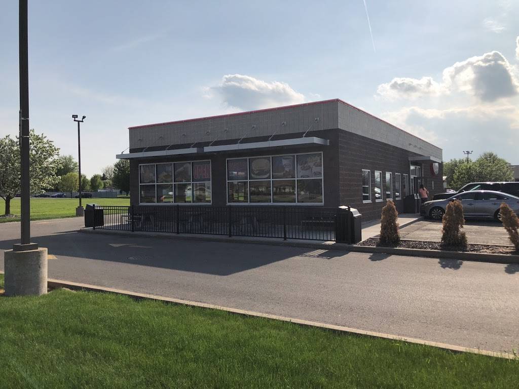 Toms Drive-In | restaurant | 1915 Freedom Rd, Little Chute, WI 54140, USA | 9207888756 OR +1 920-788-8756