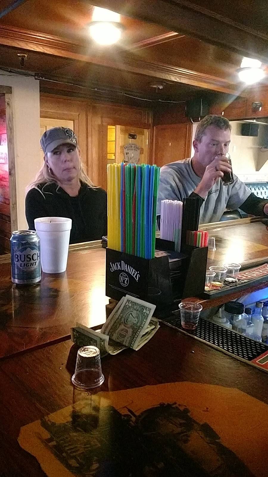 R Bar | restaurant | 310 3rd St, Waterloo, NE 68069, USA | 4027794110 OR +1 402-779-4110