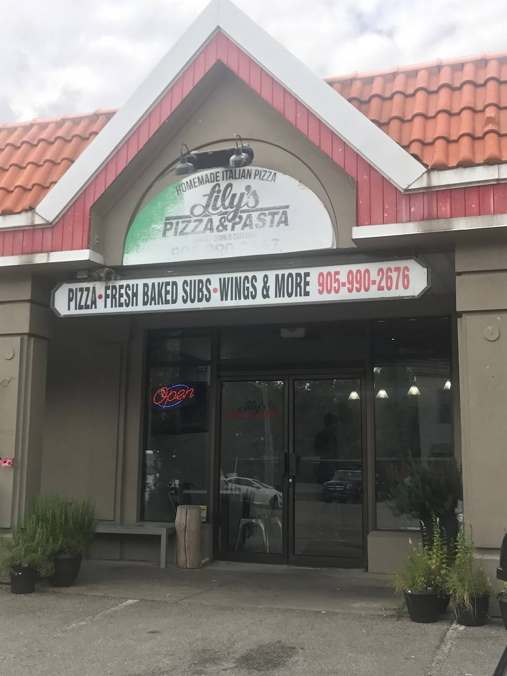Lilys Pizza & Pasta | restaurant | 1107 Lorne Park Rd Unit 5, Mississauga, ON L5H 3A1, Canada | 9059902676 OR +1 905-990-2676