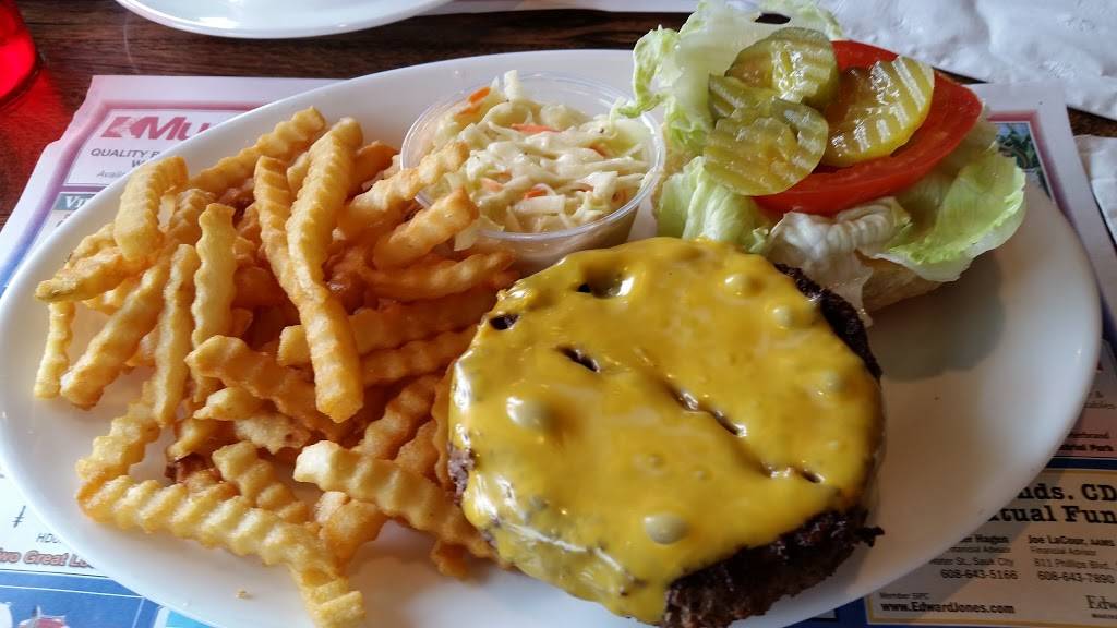 Eagle Inn - Sauk Prairie | bakery | 655 Water St, Prairie Du Sac, WI 53578, USA | 6086434516 OR +1 608-643-4516