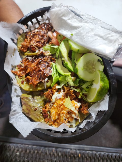 Carmona Tacos llc | restaurant | 2805 S High St, Columbus, OH 43207, USA | 3802420831 OR +1 380-242-0831