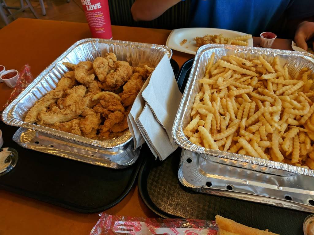 Raising Canes Chicken Fingers | meal takeaway | 10490 Westport Rd, Louisville, KY 40241, USA | 5024254040 OR +1 502-425-4040