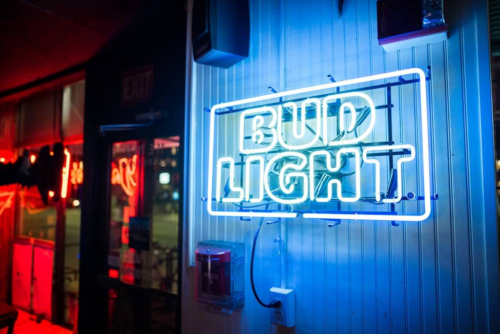 Madonnas Bar & Grill | restaurant | 11 E 7th St, Cincinnati, OH 45202, USA | 5136218838 OR +1 513-621-8838