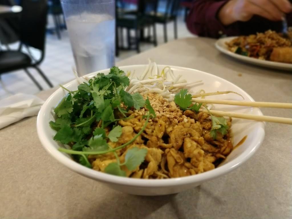 Lulus Rice & Noodles | restaurant | 135 W Kemper Rd, Cincinnati, OH 45246, USA | 5136714949 OR +1 513-671-4949