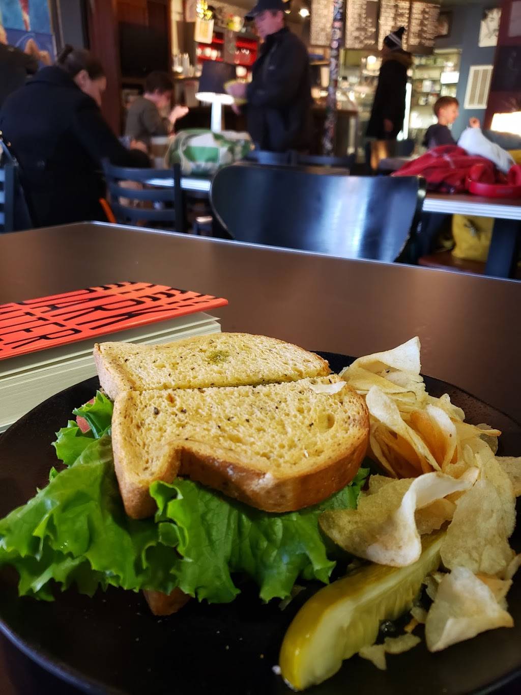 Emerald City | cafe | 3938 N Sheridan Rd, Chicago, IL 60613, USA | 7738573041 OR +1 773-857-3041