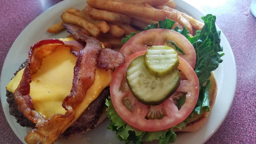 Reds Ale House | restaurant | 36 Drew Howard Rd, Crossville, TN 38558, USA | 9314567337 OR +1 931-456-7337