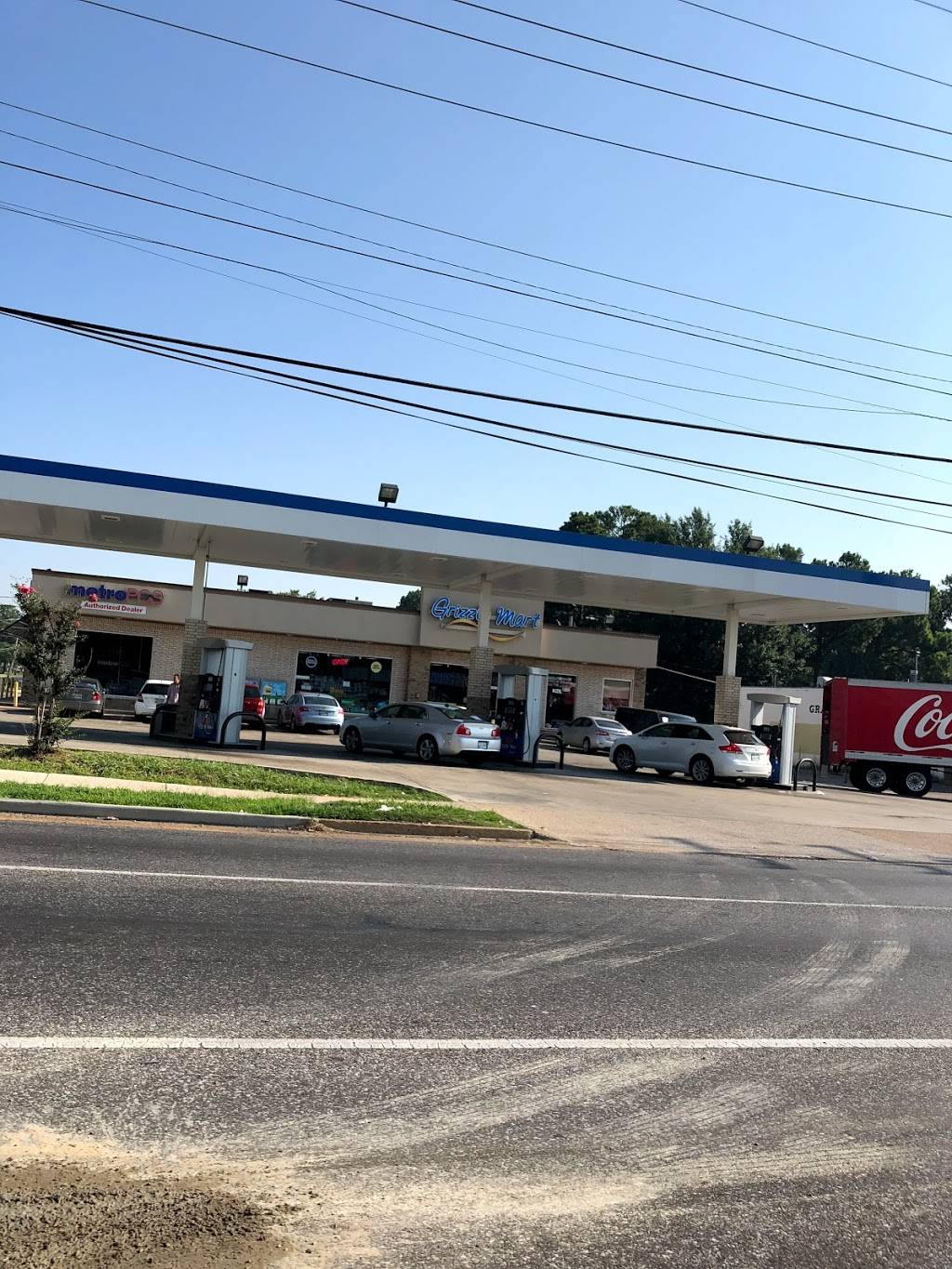 Grizzly Mart | restaurant | 1700 E Holmes Rd, Memphis, TN 38116, USA | 9013323300 OR +1 901-332-3300