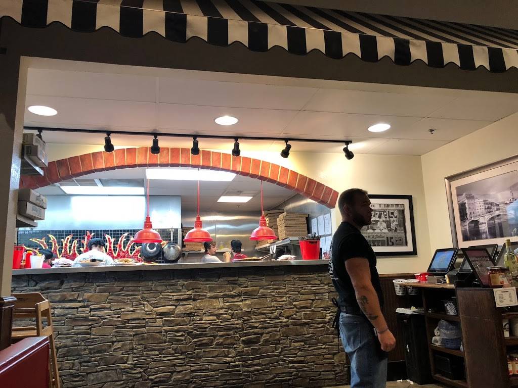 Big Daddys Pizzeria | restaurant | 1820 Parkway, Sevierville, TN 37862, USA | 8659081123 OR +1 865-908-1123