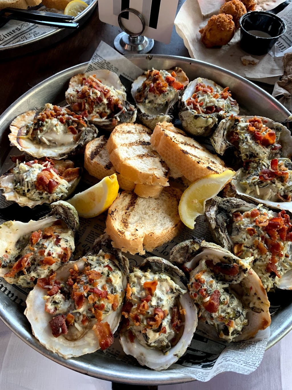 Docs Oyster Bar | restaurant | 303 Glen Avenue, Behind Compass Rose, Valparaiso, FL 32580, USA | 8507290406 OR +1 850-729-0406