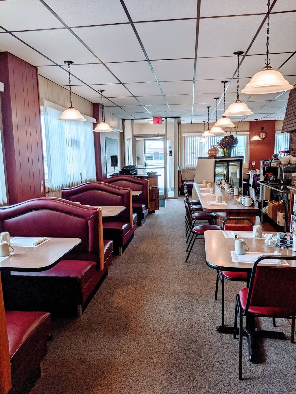 Noras Cafe | restaurant | 6424 US-12, Elkhorn, WI 53121, USA | 2627422075 OR +1 262-742-2075
