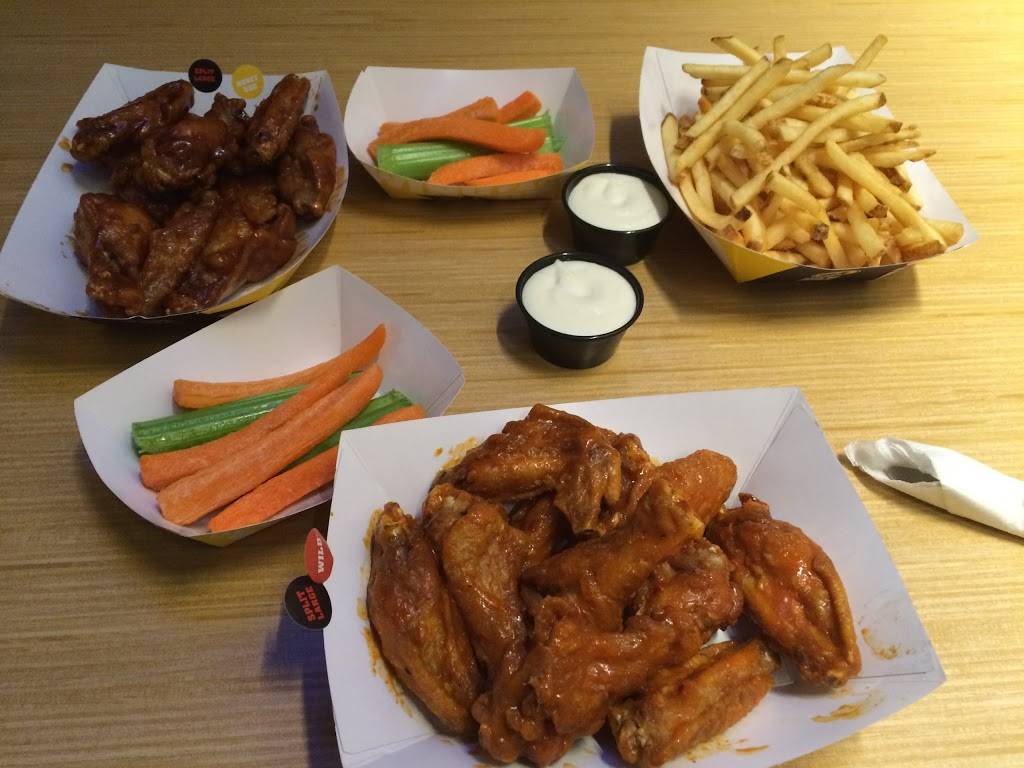 Buffalo Wild Wings | restaurant | 4999 Old Orchard Rd, Skokie, IL 60077, USA | 8476742034 OR +1 847-674-2034