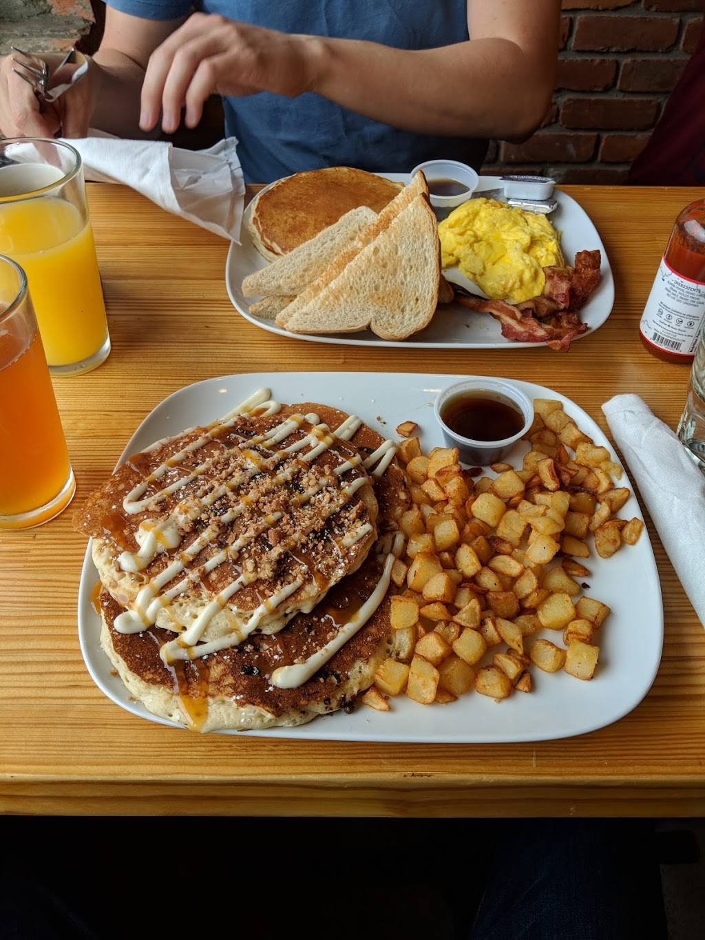 Bobcat Bonnies | restaurant | 1800 Michigan Ave, Detroit, MI 48216, USA | 3139621383 OR +1 313-962-1383