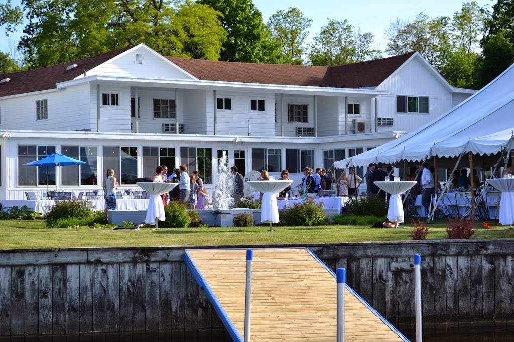 Buzzs Lakeside Inn | restaurant | 5700 N Scenic Dr, Whitehall, MI 49461, USA | 2318938315 OR +1 231-893-8315