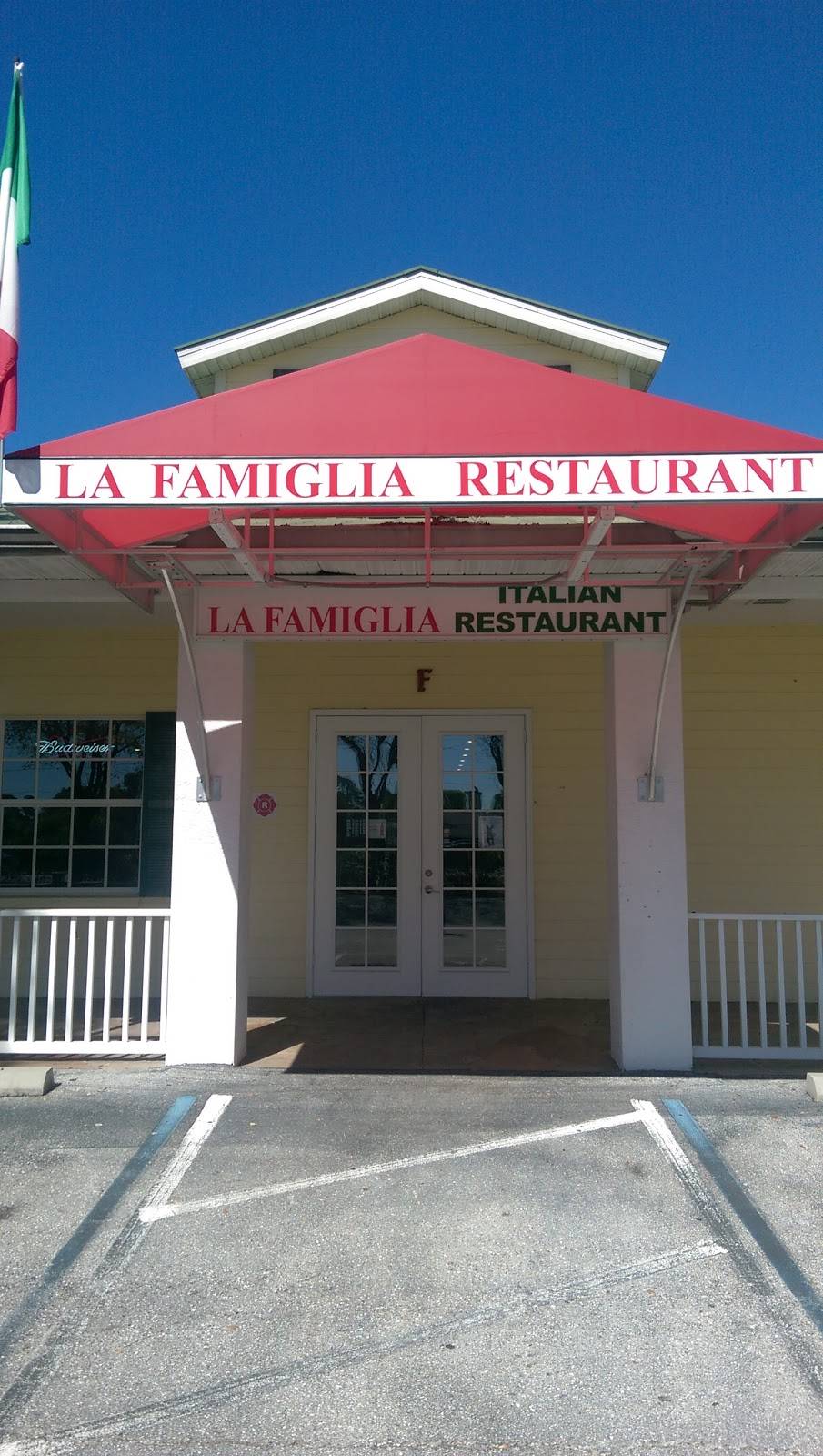 La Famiglia | restaurant | 992 Tamiami Trail, Port Charlotte, FL 33953, USA | 9412357492 OR +1 941-235-7492