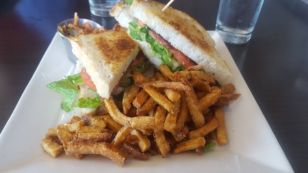 Blue Bear | restaurant | 2920 Taylor Ave, Racine, WI 53405, USA | 2625833131 OR +1 262-583-3131