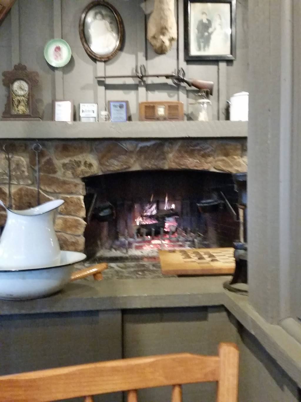 Cracker Barrel Old Country Store | restaurant | 429 E Margaret Dr, Terre Haute, IN 47802, USA | 8122356593 OR +1 812-235-6593