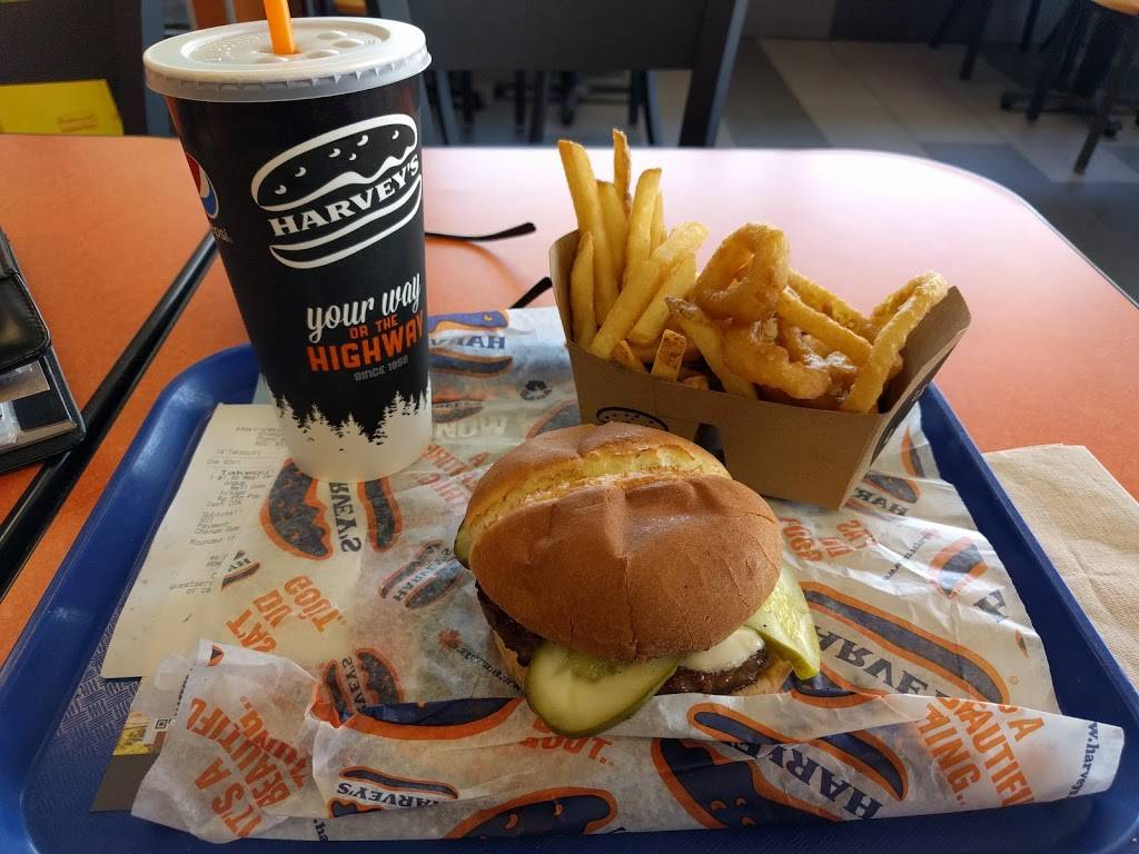 Harveys | restaurant | 3095 Dougall Ave, Windsor, ON N9E 1S3, Canada | 5199724826 OR +1 519-972-4826
