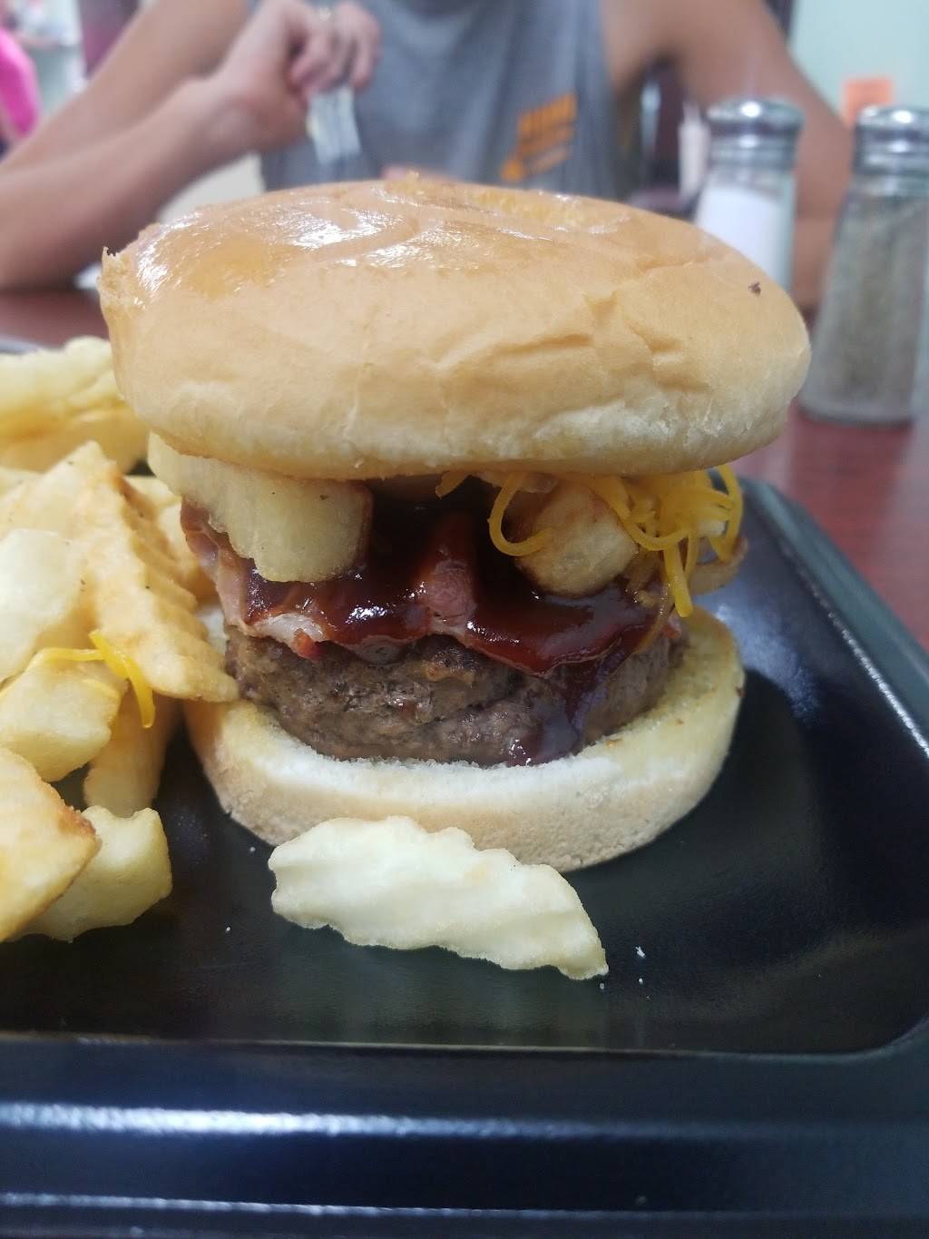 Twisters Diner | restaurant | 5831 Washington Pike, Knoxville, TN 37918, USA | 8659512046 OR +1 865-951-2046