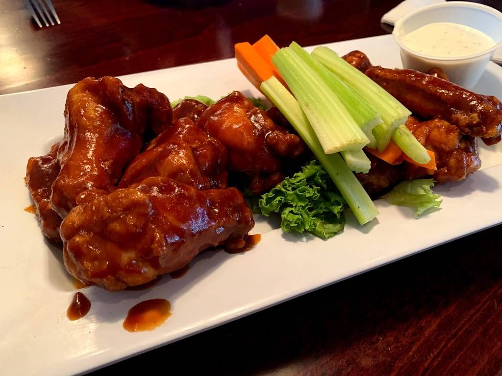 Maloneys Pub | restaurant | 239 N 2nd St, Eldridge, IA 52748, USA | 5632857675 OR +1 563-285-7675