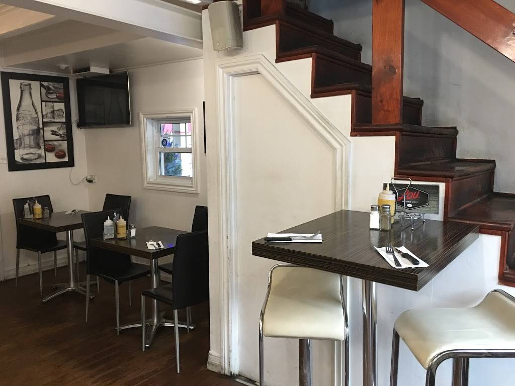 Lou Smoked Meat | restaurant | 17 Avenue de lÉglise, Saint-Sauveur, QC J0R 1R0, Canada | 4507440766 OR +1 450-744-0766