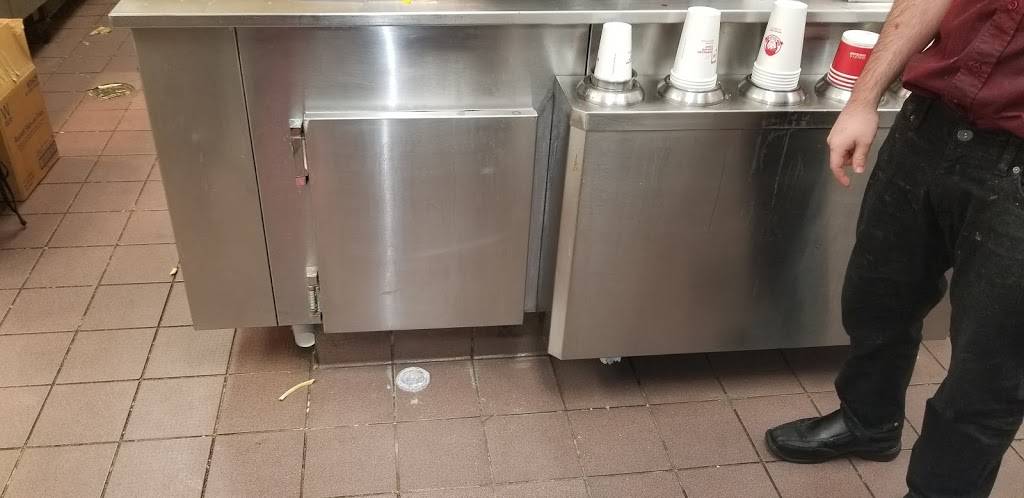 Wendys | restaurant | 2809 N 600 W, Greenfield, IN 46140, USA | 3178940327 OR +1 317-894-0327