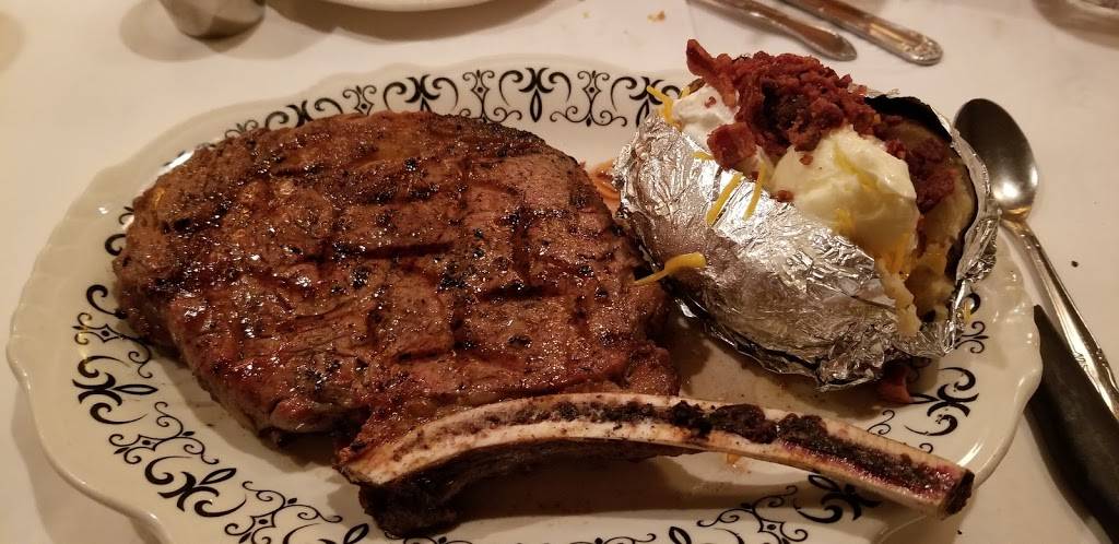 Petit Paree Restaurant & Lounge | restaurant | 228 E Main St, Festus, MO 63028, USA | 6369378400 OR +1 636-937-8400