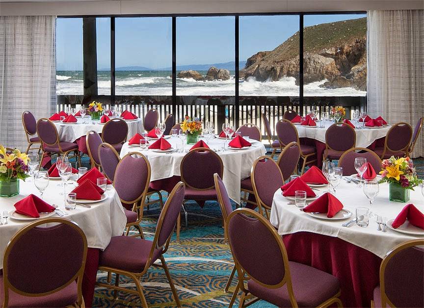 Moonraker | restaurant | 105 Rockaway Beach Ave, Pacifica, CA 94044, USA | 6505577025 OR +1 650-557-7025