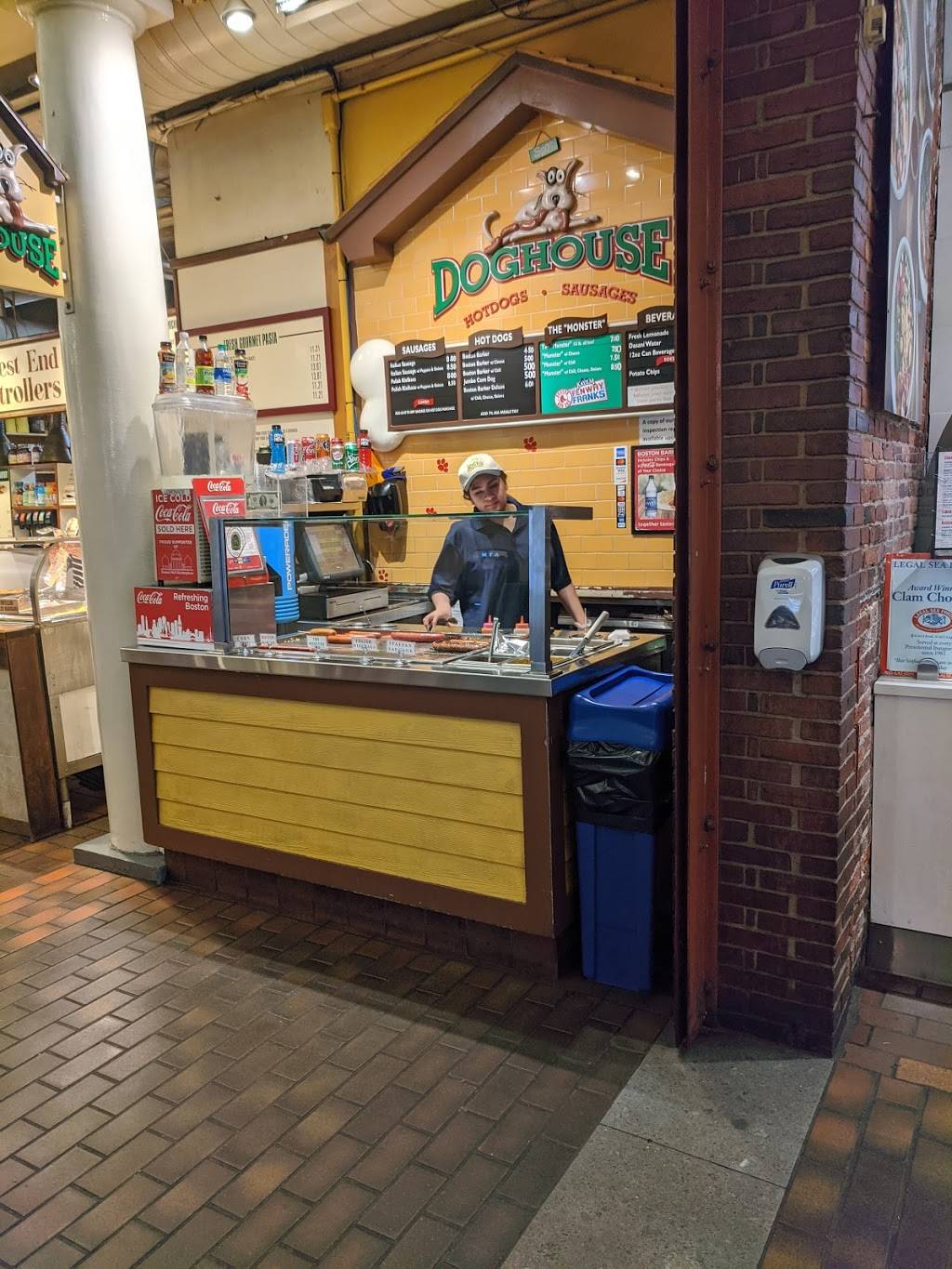 Dog House | restaurant | 1 Faneuil Hall Sq, Boston, MA 02109, USA | 6177424441 OR +1 617-742-4441
