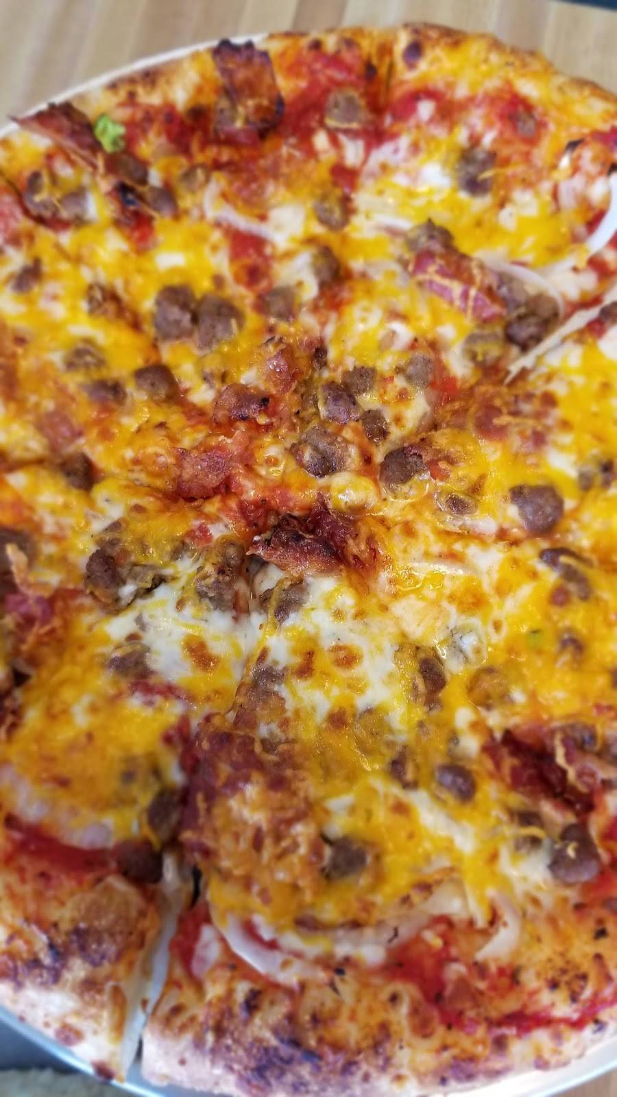 Mancinos Pizza & Grinders | restaurant | 5588 US-10, Ludington, MI 49431, USA | 2318456666 OR +1 231-845-6666